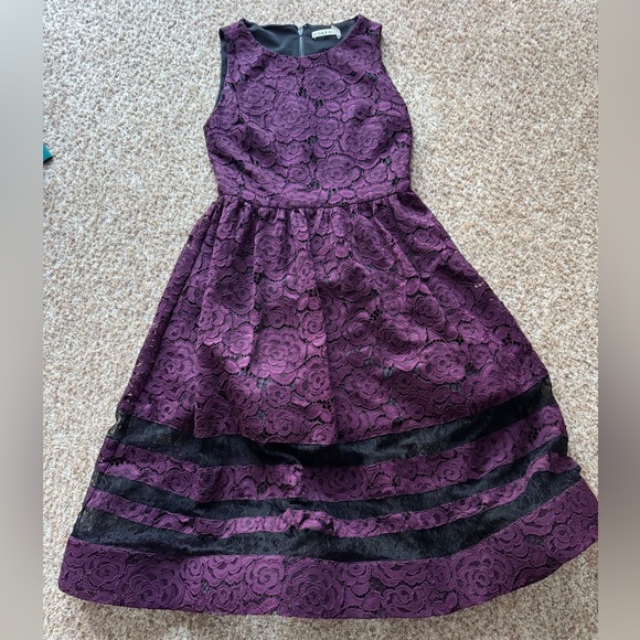 ALICE +  OLIVIA Odelia Sleeveless Lace Midi Fit & Flare Dress Eggplant Size 6 - Picture 1 of 6